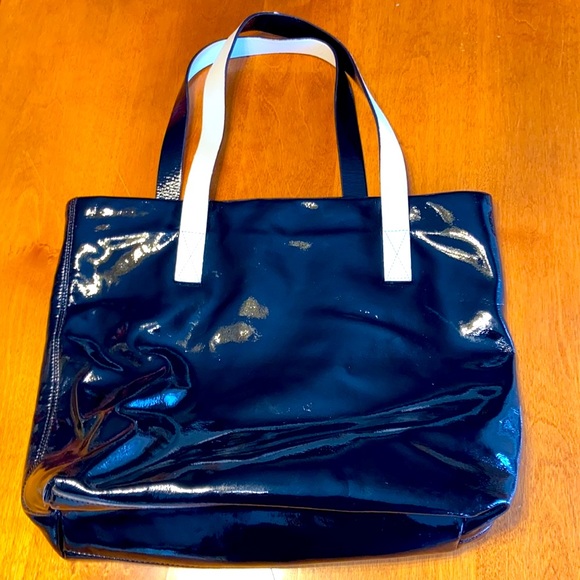 Kate Spade patent leather tote w/gold hardware - Picture 2 of 7